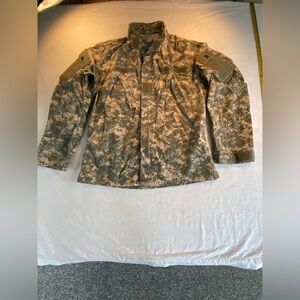 U.S. Army Combat Uniform ACU Jacket Shirt Camouflage Medium Short Camo Fatigues